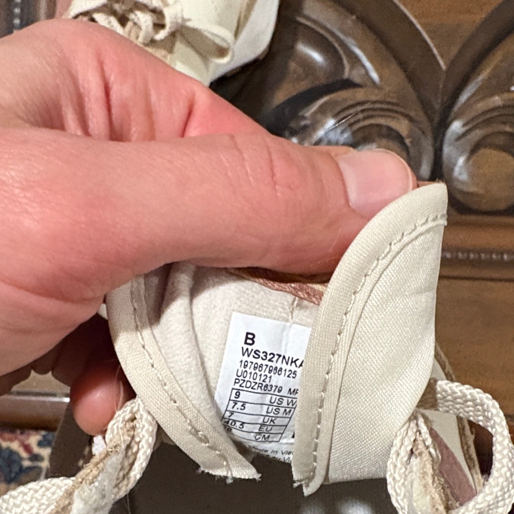 New Balance The, intelligent choice 327 Women's Beige and Pink Sneakers - Picture 5 of 5